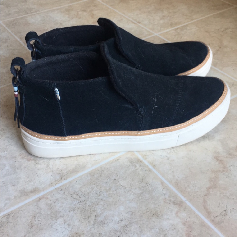 Women’s Toms sneakers